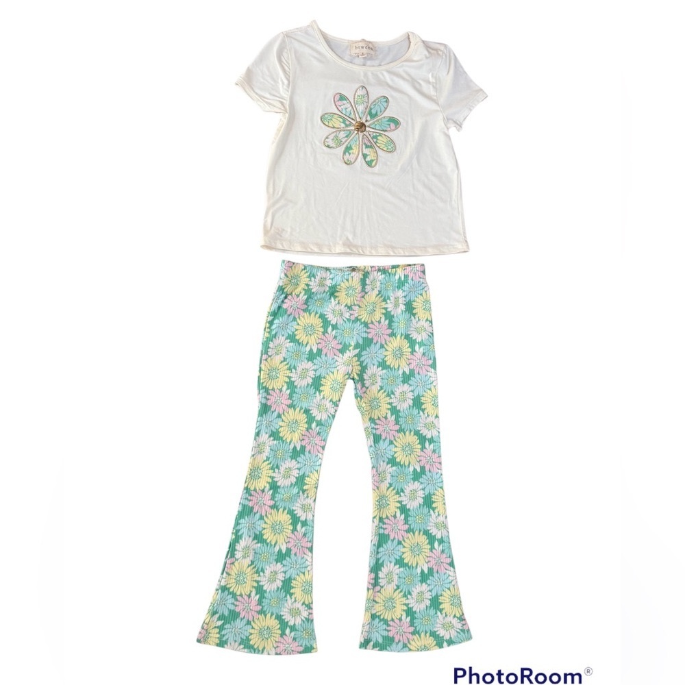 NWT Btween 2 piece set. Size 6